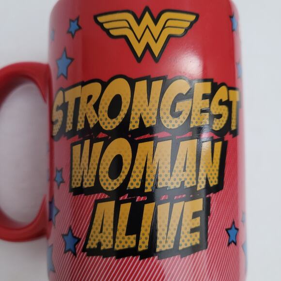 Wonder Woman Mug - "Strongest Woman Alive" by Zak! - Picture 6 of 8